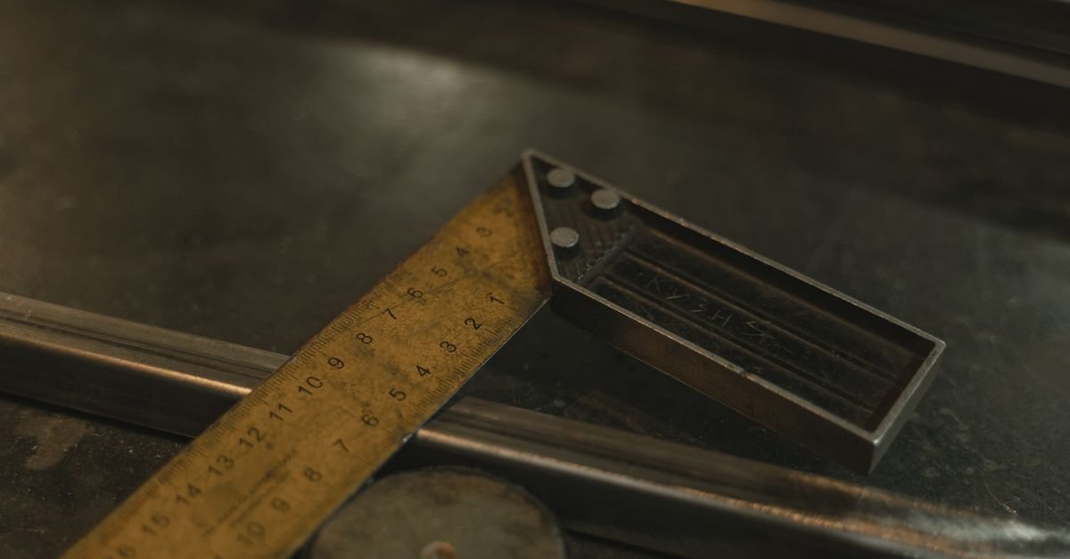 A machinist's straight edge and engineer's square resting on a machine table, the simplest tool there is for checking that two pulleys sit in the same plane