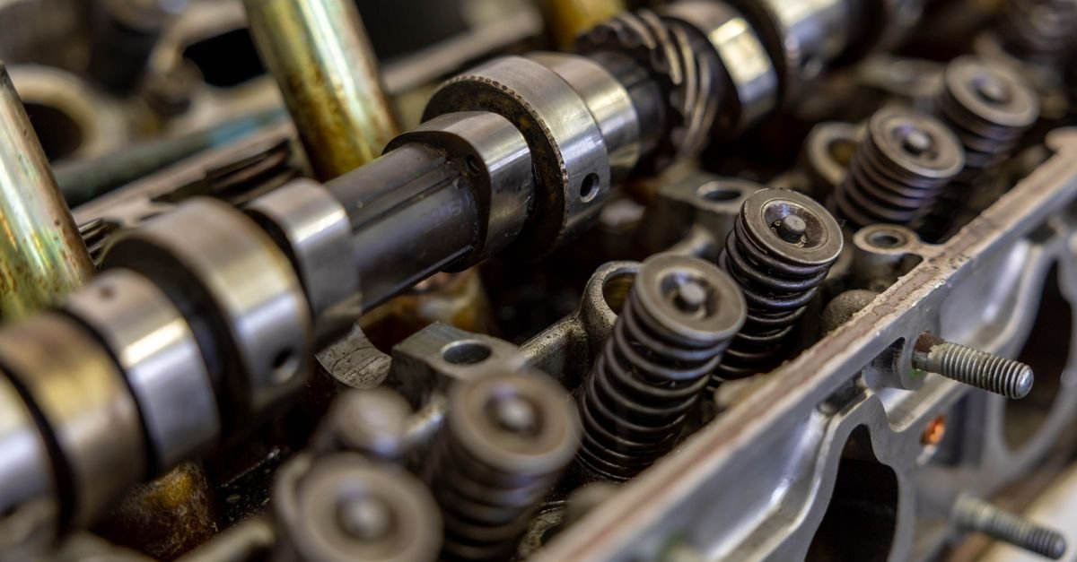 Close-up of a camshaft and valve springs, the cam-and-piston arrangement an axial pump uses to drive its pistons